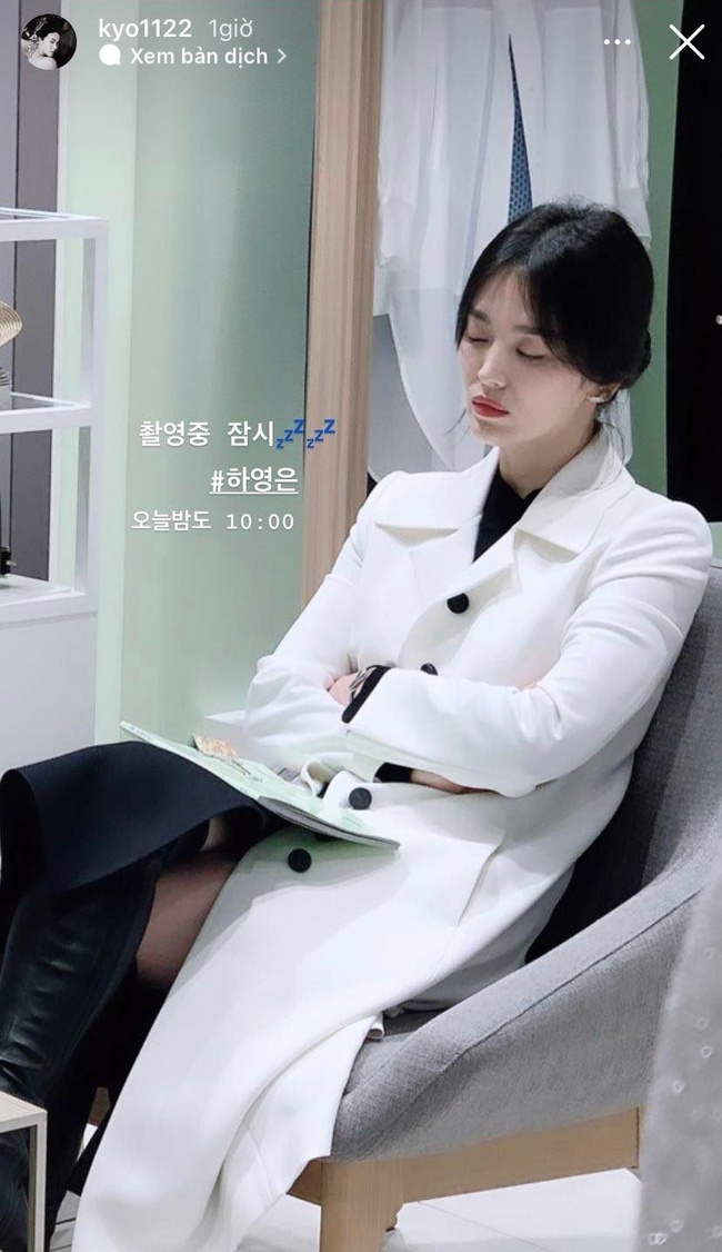 Bị chụp lén lúc ngủ gật mà vẫn đẹp bất chấp, bảo sao Song Hye Kyo 40 tuổi vẫn là &quot;tượng đài nhan sắc&quot; - Ảnh 2.