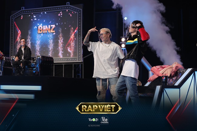 Rap Việt tập 6: Lộ diện cô bé 17 tuổi cực chất đốn tim Binz trên sóng truyền hình - Ảnh 3.