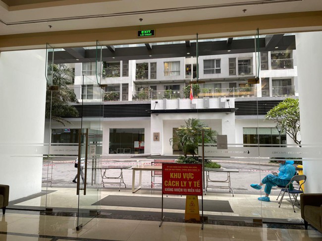 Hà Nội: Phong tỏa tạm thời khu vực căn hộ bệnh nhân trong tòa nhà khu đô thị Times city - Ảnh 1.