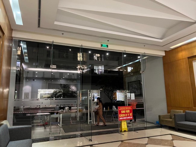 Hà Nội: Phong tỏa tạm thời khu vực căn hộ bệnh nhân trong tòa nhà khu đô thị Times city - Ảnh 2. Hà Nội: Phong tỏa tạm thời khu vực căn hộ bệnh nhân trong tòa nhà khu đô thị Times city - Ảnh 2.