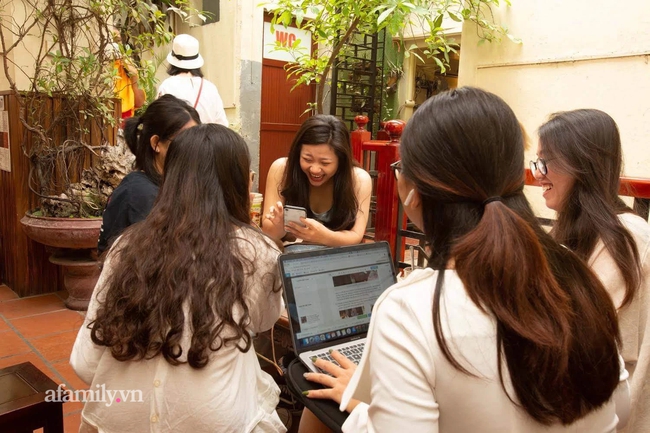 Hội chị em văn phòng đầu tư tiền &quot;làm kinh tế&quot;: Người chơi chứng người mua vàng, ai &quot;sinh lời&quot; nhanh hơn ai?  - Ảnh 5.