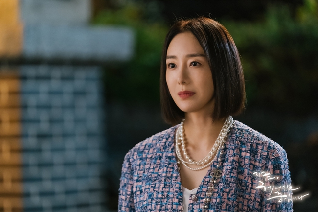 Nữ chính &quot;Vinh Quang Gia Tộc&quot; đóng vai phụ trong phim của Song Hye Kyo mà vẫn chiếm spotlight vì style đẳng cấp - Ảnh 3.