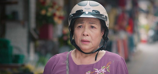 Thương ngày nắng về tập 6: Bà Nga bị sỉ nhục vì Trang thuê người đi xem mắt, sốc đến nỗi nhập viện ngay trong ngày sinh nhật - Ảnh 2. Thương ngày nắng về tập 6: Bà Nga bị sỉ nhục vì Trang thuê người đi xem mắt, sốc đến nỗi nhập viện ngay trong ngày sinh nhật - Ảnh 2.