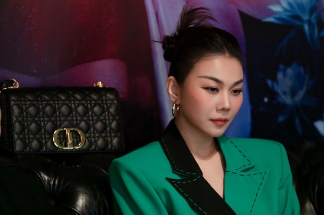 Thanh Hằng diện vest xanh quyền lực, casting diễn viên cho phim cổ trang về Thái hậu Dương Vân Nga - Ảnh 1.