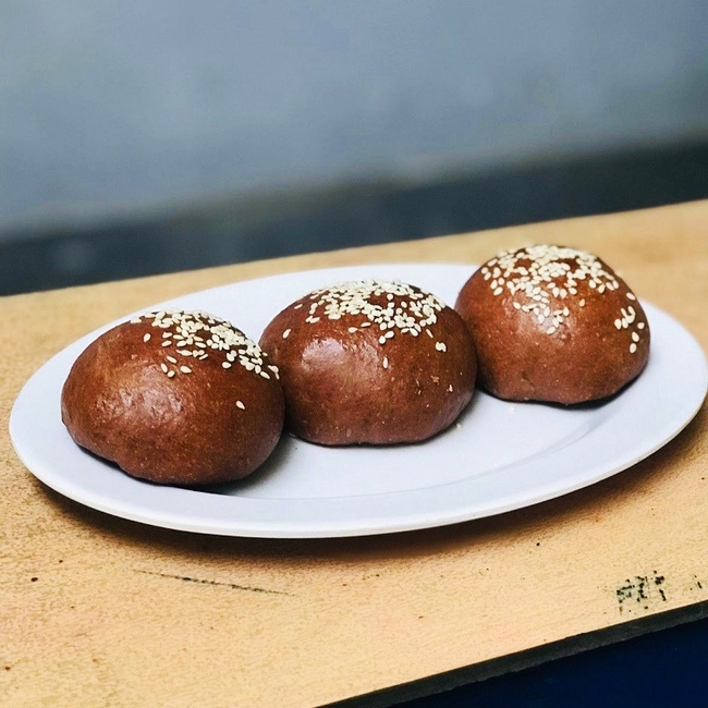 Có nồi chiên không dầu mà chưa thử làm món bánh mì này thì quá phí: Ngọt thơm ngây ngất, lại còn đẹp nữa chứ! - Ảnh 1. Có nồi chiên không dầu mà chưa thử làm món bánh mì này thì quá phí: Ngọt thơm ngây ngất, lại còn đẹp nữa chứ! - Ảnh 1.
