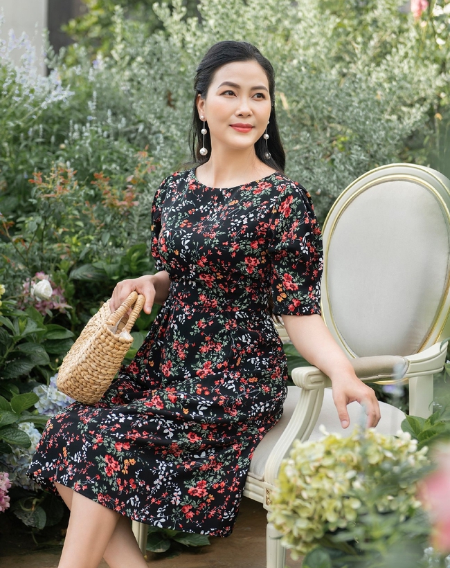 Thương ngày nắng về: Hóa ra bà Nga thời trẻ chính là mẹ Hồng Đăng trong Hướng dương ngược nắng, nhan sắc đời thực phúc hậu, dịu dàng - Ảnh 5. Thương ngày nắng về: Hóa ra bà Nga thời trẻ chính là mẹ Hồng Đăng trong Hướng dương ngược nắng, nhan sắc đời thực phúc hậu, dịu dàng - Ảnh 5.
