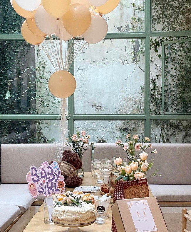 Cựu CEO The KAfe tiết lộ giới tính cặp sinh đôi trong bữa tiệc &quot;Baby shower&quot; - Ảnh 1.