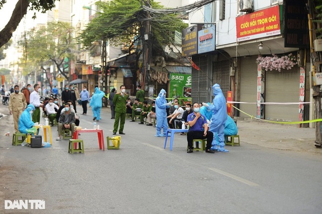 DIỄN BIẾN DỊCH NGÀY 29/11: Ca mắc Covid-19 cao nhất ở Hà Nội từ khi bùng dịch, 220 F0 cộng đồng - Ảnh 2.