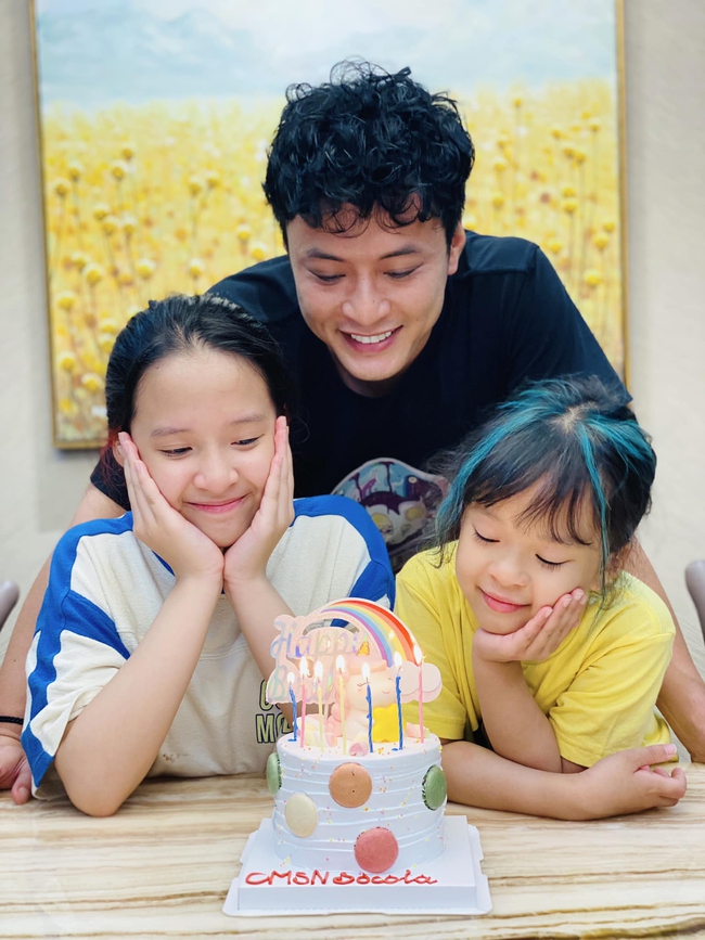 Hồng Đăng khoe ảnh kỷ niệm 13 năm ngày cưới, ai cũng bất ngờ với vẻ ngoài phổng phao xinh xắn của con gái đầu - Ảnh 4. Hồng Đăng khoe ảnh kỷ niệm 13 năm ngày cưới, ai cũng bất ngờ với vẻ ngoài phổng phao xinh xắn của con gái đầu - Ảnh 4.