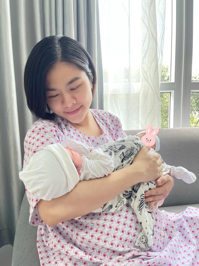 Vân Trang hé lộ hình ảnh đầu tiên của cặp sinh đôi - Ảnh 2. Vân Trang hé lộ hình ảnh đầu tiên của cặp sinh đôi - Ảnh 2.