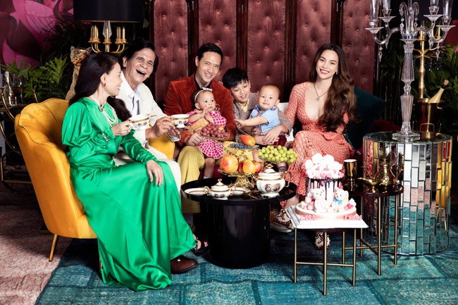 Đại gia đình Hồ Ngọc Hà mừng “cặp sinh đôi vàng” Lisa - Leon được 1 tuổi với bộ ảnh thời trang sang chảnh - Ảnh 1.