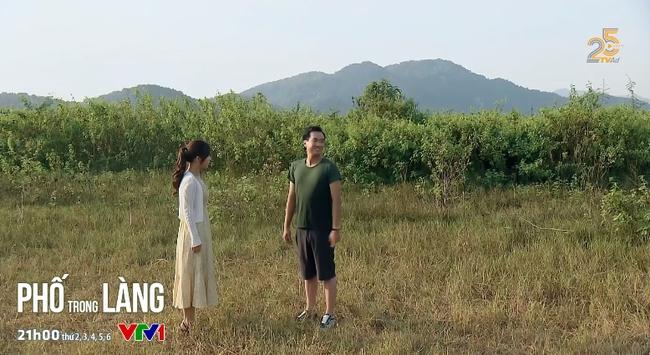 Phố trong làng tập 16: Nam xao xuyến trước Ngọc, anh Đồng "Mùa hoa tìm lại" xuất hiện, "chemistry" tóe lửa với Mến - Ảnh 4. Phố trong làng tập 16: Nam xao xuyến trước Ngọc, anh Đồng "Mùa hoa tìm lại" xuất hiện, "chemistry" tóe lửa với Mến - Ảnh 4.