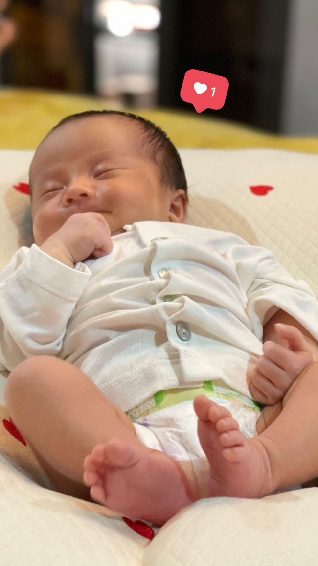 Hot mom Việt dùng bỉm gì cho con: Đông Nhi tin tưởng hãng "quốc dân", Võ Hạ Trâm dùng loại mới toanh có giá "hạt dẻ" - Ảnh 6. Hot mom Việt dùng bỉm gì cho con: Đông Nhi tin tưởng hãng "quốc dân", Võ Hạ Trâm dùng loại mới toanh có giá "hạt dẻ" - Ảnh 6.