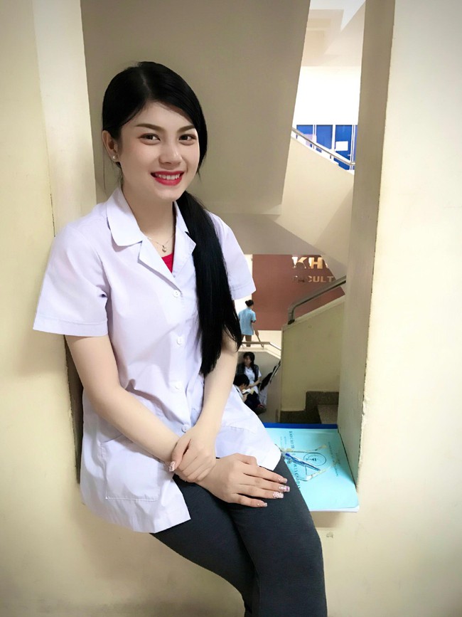 Thông tin ít ai để ý về Lily Chen: Xuất thân nghèo khó nhưng 18 tuổi đã kiếm được 10 tỷ nhờ làm việc này - Ảnh 2.