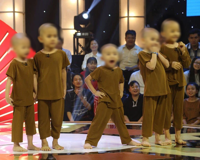 Nóng: Chính quyền địa phương xác nhận 3 đứa trẻ tại Tịnh thất được khai sinh với tên mẹ là "ni cô", danh tính cha bỏ ngỏ - Ảnh 2. Nóng: Chính quyền địa phương xác nhận 3 đứa trẻ tại Tịnh thất được khai sinh với tên mẹ là "ni cô", danh tính cha bỏ ngỏ - Ảnh 2.
