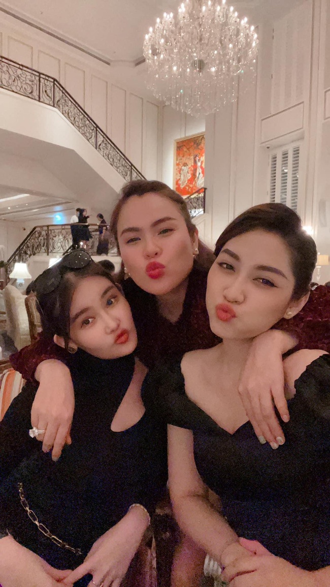 Showbiz Việt có 2 nàng Hậu lúc cô em đăng quang thì cô chị không vừa ý, khi nổ drama lại bỗng thân thiết đến lạ - Ảnh 5.