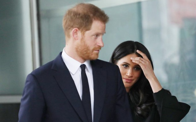 Meghan câm nín khi bị dân Mỹ la ó, nhận lời nhắc nhở sâu cay trong khi Harry cũng rơi vào tình cảnh đáng xấu hổ - Ảnh 1.