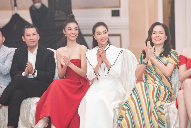 Chồng cũ Lệ Quyên xuất hiện bên dàn người đẹp nhưng vắng bóng tình tin đồn kém 27 tuổi, dấu hiệu chia tay đã rõ? - Ảnh 2. Chồng cũ Lệ Quyên xuất hiện bên dàn người đẹp nhưng vắng bóng tình tin đồn kém 27 tuổi, dấu hiệu chia tay đã rõ? - Ảnh 2.