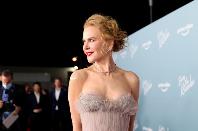 Nicole Kidman ở tuổi 54: Lộng lẫy từ nhan sắc đến style, chẳng trách được ví như "ma cà rồng"  - Ảnh 3.