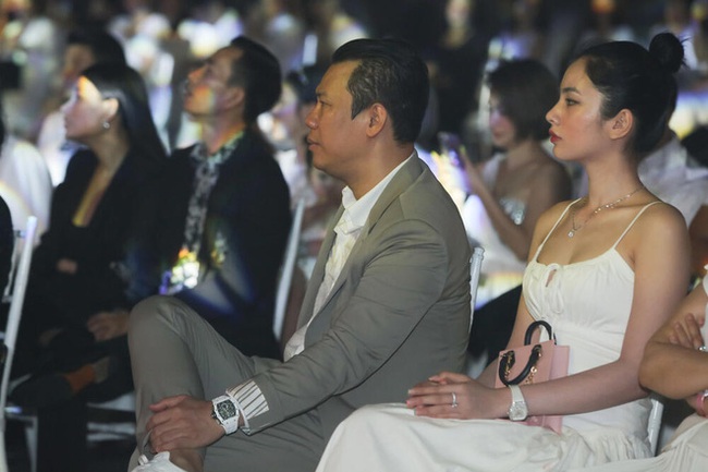 Chồng cũ Lệ Quyên xuất hiện bên dàn người đẹp nhưng vắng bóng tình tin đồn kém 27 tuổi, dấu hiệu chia tay đã rõ? - Ảnh 5. Chồng cũ Lệ Quyên xuất hiện bên dàn người đẹp nhưng vắng bóng tình tin đồn kém 27 tuổi, dấu hiệu chia tay đã rõ? - Ảnh 5.
