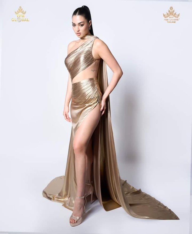 Bán kết Miss Universe 2021: Đại diện Thái Lan khiến BGK lẫn khán giả &quot;chết tâm&quot; vì lớp vải bóng nhẫy phủ bụng bia - Ảnh 4.