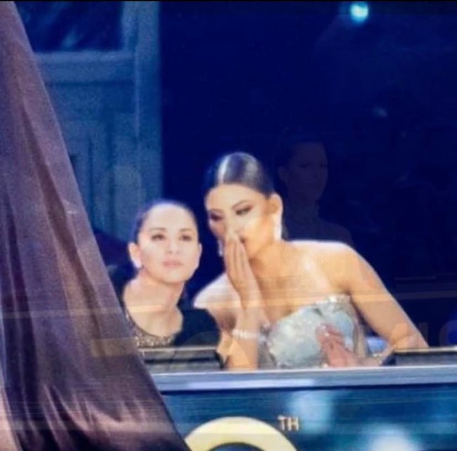 Bán kết Miss Universe 2021: Đại diện Thái Lan khiến BGK lẫn khán giả &quot;chết tâm&quot; vì lớp vải bóng nhẫy phủ bụng bia - Ảnh 8.