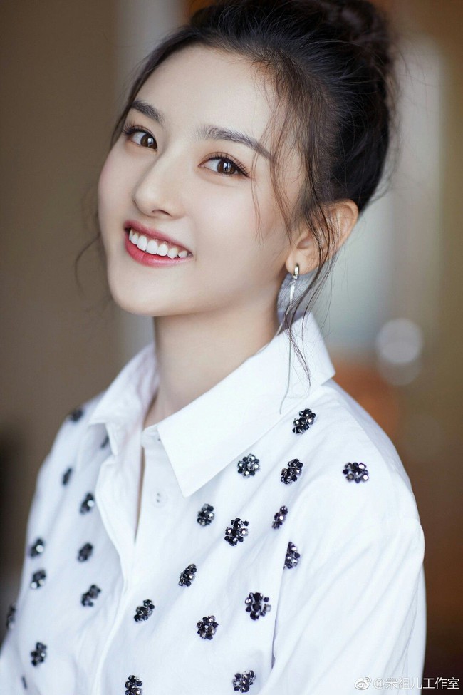 Hé lộ ảnh lúc nhỏ của sao nhí "Bảo Liên Đăng Tiền Truyện" khiến cư dân mạng xuýt xoa, không hổ danh là "Na Tra đáng yêu nhất màn ảnh" - Ảnh 13. Hé lộ ảnh lúc nhỏ của sao nhí "Bảo Liên Đăng Tiền Truyện" khiến cư dân mạng xuýt xoa, không hổ danh là "Na Tra đáng yêu nhất màn ảnh" - Ảnh 13.