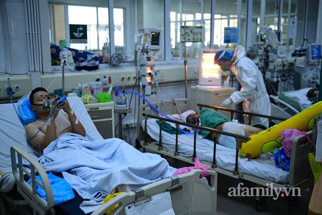 F0 đang được điều trị, bệnh nhân diễn biến nặng, nguy kịch tại Hà Nội tăng nhanh, bệnh viện tuyến cuối lo quá tải - Ảnh 1. F0 đang được điều trị, bệnh nhân diễn biến nặng, nguy kịch tại Hà Nội tăng nhanh, bệnh viện tuyến cuối lo quá tải - Ảnh 1.