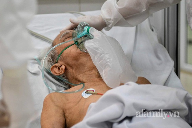 F0 đang được điều trị, bệnh nhân diễn biến nặng, nguy kịch tại Hà Nội tăng nhanh, bệnh viện tuyến cuối lo quá tải - Ảnh 3. F0 đang được điều trị, bệnh nhân diễn biến nặng, nguy kịch tại Hà Nội tăng nhanh, bệnh viện tuyến cuối lo quá tải - Ảnh 3.