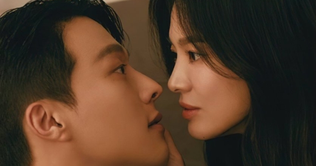 Lộ ảnh kết phim Now, We Are Breaking Up: Song Hye Kyo và Jang Ki Yong làm đám cưới? - Ảnh 2.