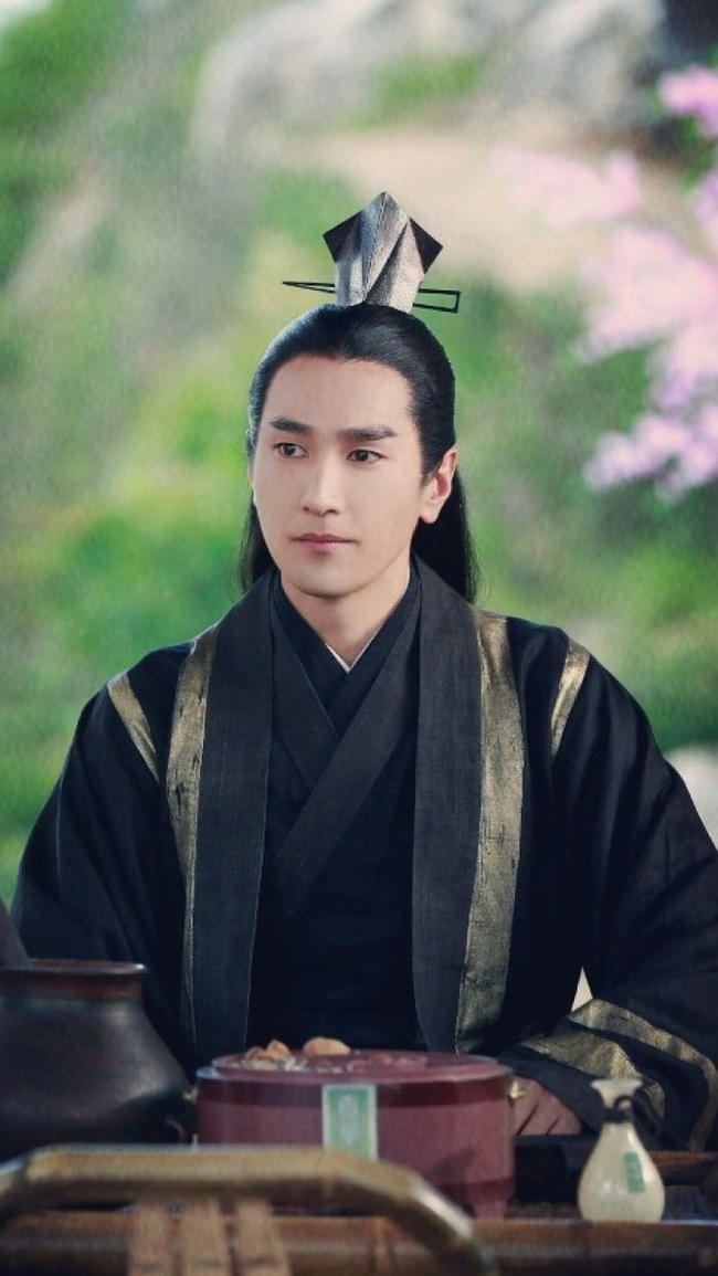 Chung Hán Lương mặc áo đen múa kiếm khoe góc nghiêng đẹp mắt nhưng diện đồ quá giống Dạ Hoa - Triệu Hựu Đình  - Ảnh 7.