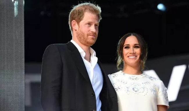 Huyền thoại nổi tiếng tiết lộ sự thật chua chát về Harry sau khi quen Meghan mới thấy sự toan tính thâm sâu - Ảnh 2.