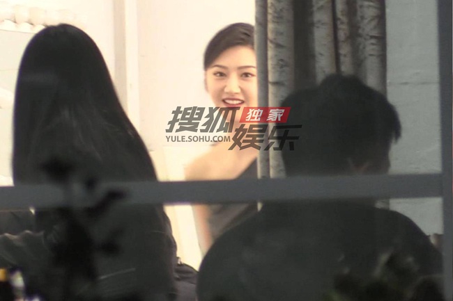 Ảnh chụp trộm của người đẹp Bắc Kinh thế nào mà khiến netizen &quot;đổ rầm rầm&quot; - Ảnh 3.