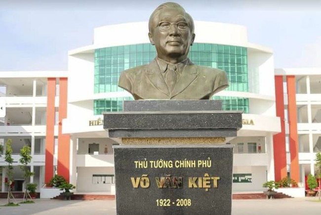 Một trường THPT gây sốt vì cảnh quan cực chất: Nằm sát biển, mỗi lần đi học lại lắng nghe tiếng sóng rì rào, lãng mạn thôi rồi - Ảnh 4. Một trường THPT gây sốt vì cảnh quan cực chất: Nằm sát biển, mỗi lần đi học lại lắng nghe tiếng sóng rì rào, lãng mạn thôi rồi - Ảnh 4.