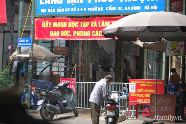 Hà Nội: 5 phường ở trung tâm tạm dừng bán hàng ăn uống tại chỗ   - Ảnh 1.