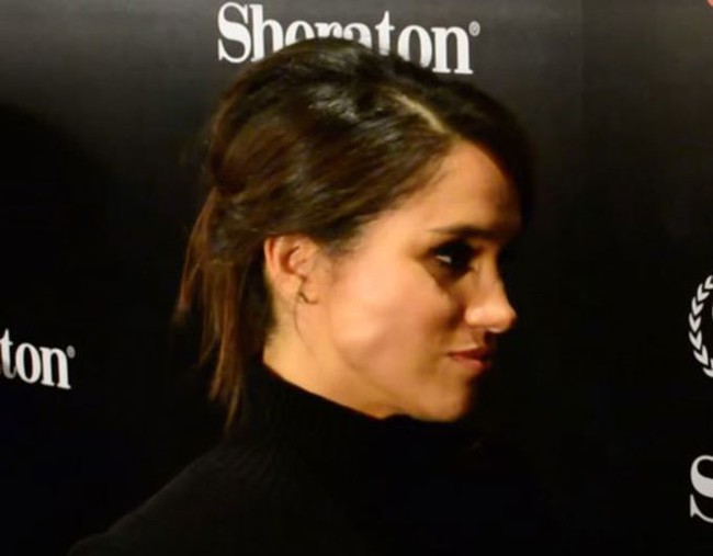 Khoảnh khắc Meghan Markle rớt "mặt nạ", hiện nguy&ecirc;n h&igrave;nh khiến dư luận hả h&ecirc;, Harry c&acirc;m n&iacute;n - Ảnh 4.