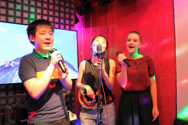 Cố hát karaoke với giọng quá cao, thanh niên 25 tuổi bị &quot;vỡ phổi&quot; suýt mất mạng, nhưng đáng chú ý vẫn là lời cảnh báo của bác sĩ - Ảnh 1.