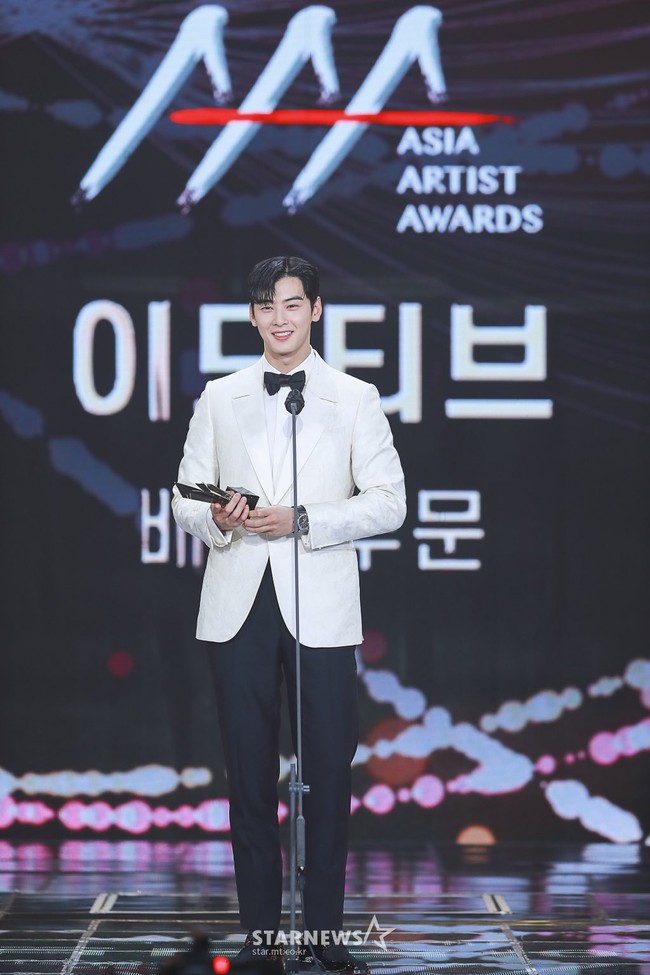 Kết quả AAA 2021: Cha Eun Woo điển trai nhận giải, mỹ nhân cảnh nóng Han So Hee cầm cúp diễn xuất - Ảnh 2.
