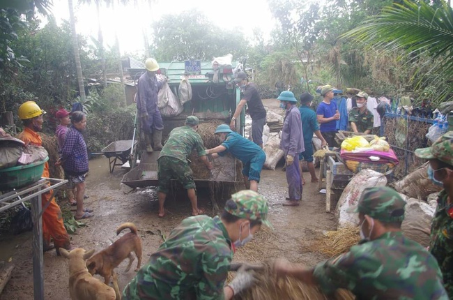 Phú Yên tan hoang sau lũ dữ - Ảnh 8.