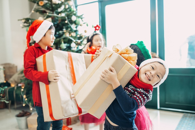 Khoảnh khắc đón Noel đầy tiếng cười của gia đình Lý Hải - Minh Hà - Ảnh 4.