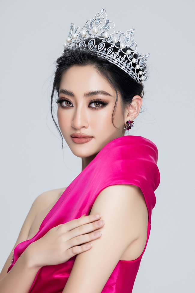 Top 3 Miss World Vietnam 2019 đọ visual trong bộ ảnh trước khi kết thúc nhiệm kỳ, &quot;Á hậu một con&quot; Tường San khoe body &quot;căng đét&quot; - Ảnh 3.