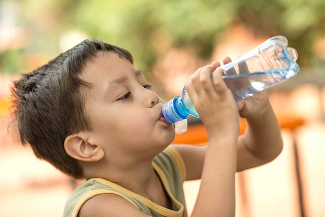 Thấy con trai hay khát nước, đi vệ sinh nhiều nhưng bố mẹ chủ quan nghĩ không có vấn đề gì cho tới khi phát hiện con bị tiểu đường - Ảnh 3.