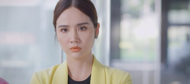 Thương ngày nắng về: Trang bị bà Nhung mắng là loại tọc mạch, không có tư cách nói về con gái mình - Ảnh 4. Thương ngày nắng về: Trang bị bà Nhung mắng là loại tọc mạch, không có tư cách nói về con gái mình - Ảnh 4.