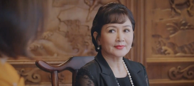 Thương ngày nắng về: Trang bị bà Nhung mắng là loại tọc mạch, không có tư cách nói về con gái mình - Ảnh 2. Thương ngày nắng về: Trang bị bà Nhung mắng là loại tọc mạch, không có tư cách nói về con gái mình - Ảnh 2.