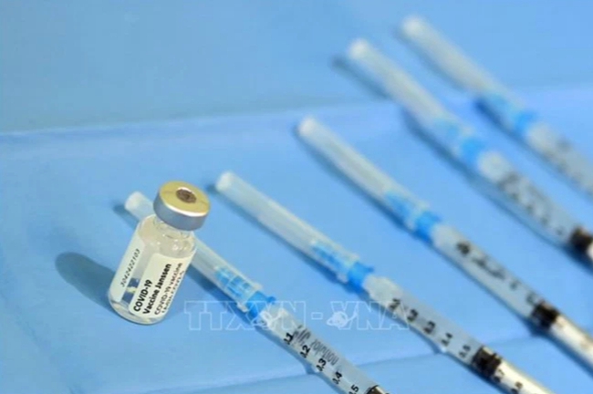 Thụy Sĩ cấp phép sử dụng vaccine của Johnson & Johnson làm mũi tăng cường - Ảnh 1.