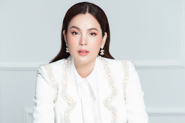 Một Hoa hậu Vbiz tuyên bố sẽ hỗ trợ toàn bộ chi phí giúp mẹ bé gái 8 tuổi bị bạo hành kiện tới cùng - Ảnh 3. Một Hoa hậu Vbiz tuyên bố sẽ hỗ trợ toàn bộ chi phí giúp mẹ bé gái 8 tuổi bị bạo hành kiện tới cùng - Ảnh 3.