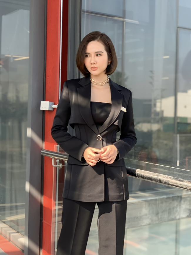 Huyền Lizzie suit - Ảnh 2.