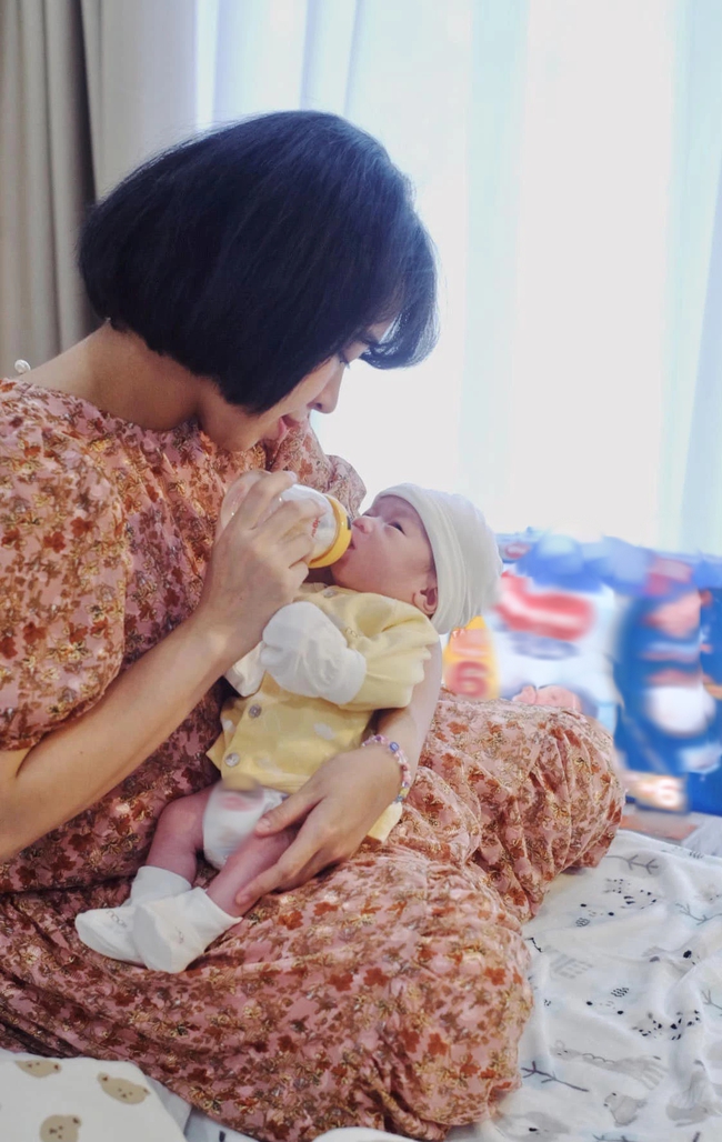 Em gái MC Diệp Chi đăng ảnh khoe nhan sắc sau sinh kèm dòng tâm sự dài rất ra dáng mẹ bỉm sữa - Ảnh 2. Em gái MC Diệp Chi đăng ảnh khoe nhan sắc sau sinh kèm dòng tâm sự dài rất ra dáng mẹ bỉm sữa - Ảnh 2.