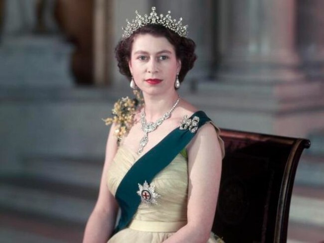 Tiết lộ "báu vật" giá trị nhất của Nữ hoàng Anh chỉ có duy nhất Công nương Kate được sử dụng, Meghan thì không bao giờ - Ảnh 1.
