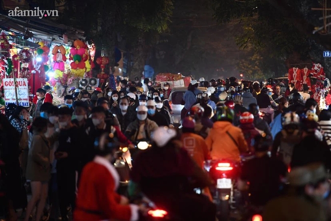 Hà Nội không tổ chức bắn pháo hoa, các hoạt động chào đón năm mới 2022 ngoài trời - Ảnh 2.